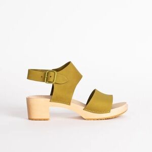 BRYR 🦋 Maya Clog Sandals in Fennel Size 10 / 40